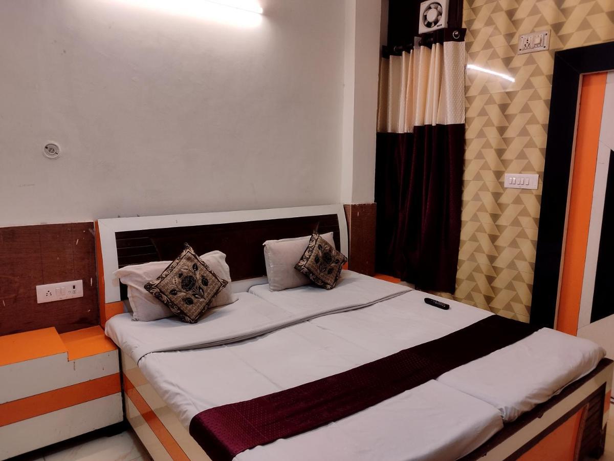 Shraddha Hotel Aligarh Room photo