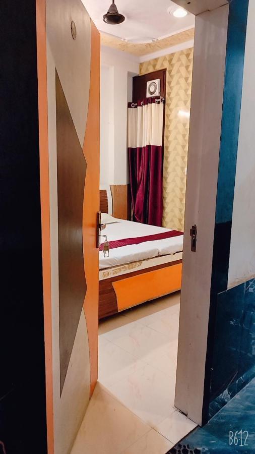 Shraddha Hotel Aligarh Room photo